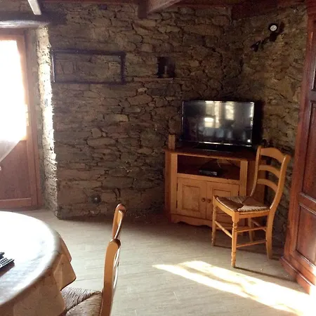 House With 2 Bedrooms In 20 Km From The Beach
