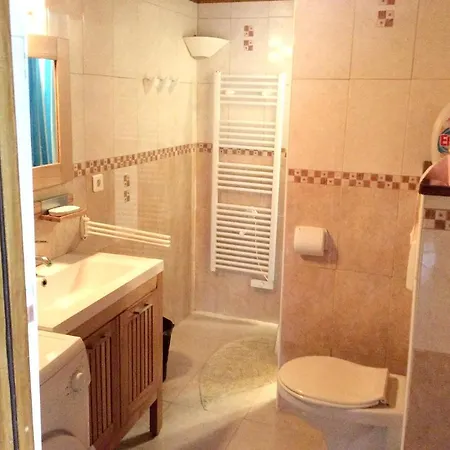 House With 2 Bedrooms In 20 Km From The Beach