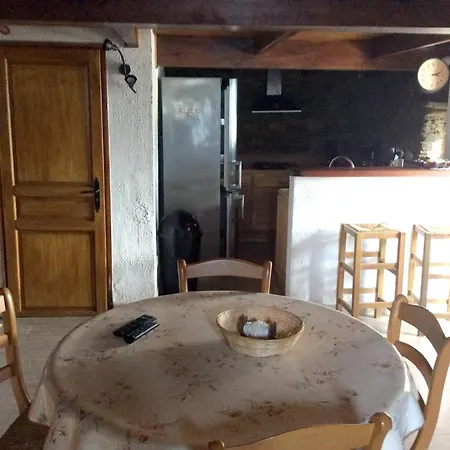 House With 2 Bedrooms In 20 Km From The Beach